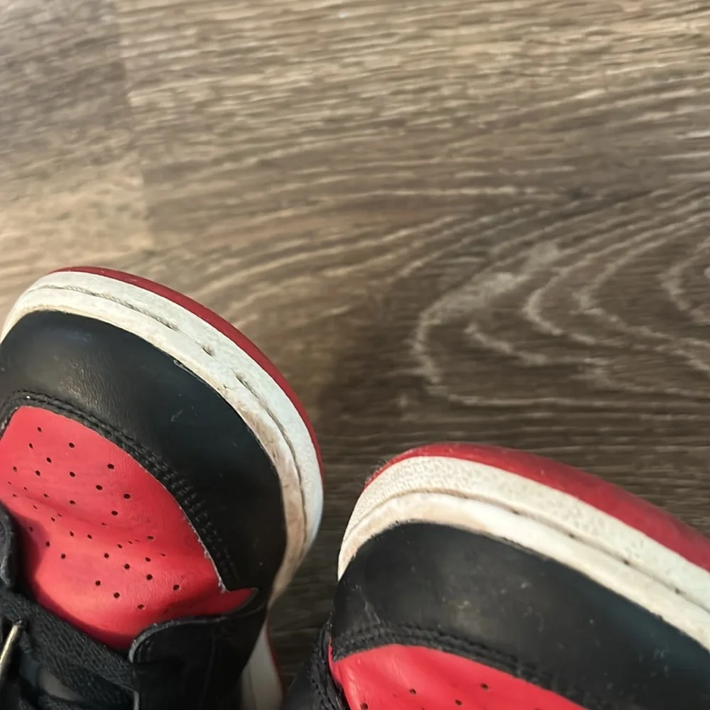 Nike Black and Red Sneakers High-Top Leather 5.5
